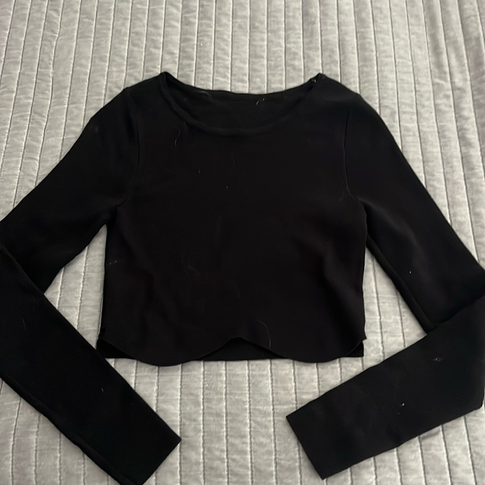 Black long sleeved crop top